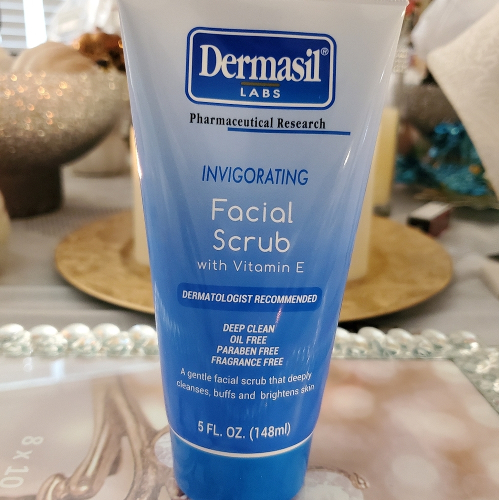 NEW DERMASIL FACIAL SCRUB W VITAMIN E
